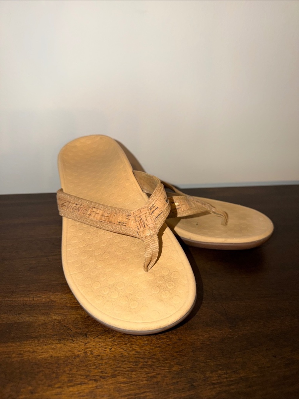 Vionic Women's Tide II Toe Post Sandals in Gold Cork Size 8